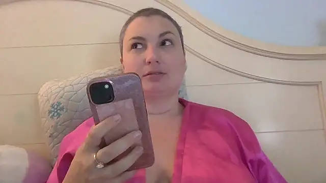 MilfyMrsRobinson online show from July 23, 2026, 1:31 pm