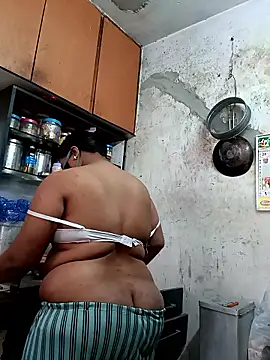 Love Jenny online show from November 13, 2025, 4:33 am