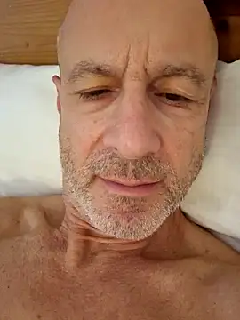 Snapshot of andikali9999 chatting on October 16, 2025, 3:24 pm andikali9999 online show from October 16, 2025, 3:24 pm