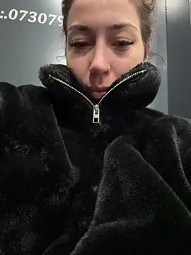 Snapshot of KimArts chatting on November 6, 2025, 5:14 pm KimArts online show from November 6, 2025, 5:14 pm