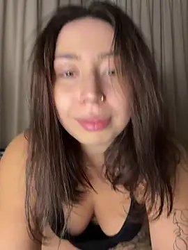 Snapshot of KimArts chatting on November 12, 2025, 8:52 pm KimArts online show from November 12, 2025, 8:52 pm