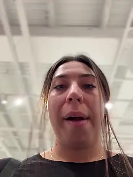 Snapshot of KimArts chatting on December 1, 2025, 6:57 pm KimArts online show from December 1, 2025, 6:57 pm