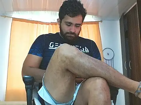 Snapshot of aronmiller404 chatting on February 8, 2025, 12:06 pm aronmiller404 online show from February 8, 2025, 12:06 pm