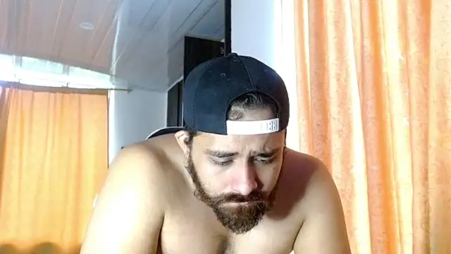 Snapshot of aronmiller404 chatting on February 6, 2026, 1:03 pm aronmiller404 online show from February 6, 2026, 1:03 pm