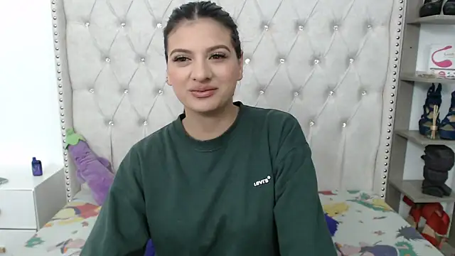 Snapshot of Abril_Squirt chatting on December 17, 2024, 6:35 am Abril Squirt online show from December 17, 2024, 6:35 am