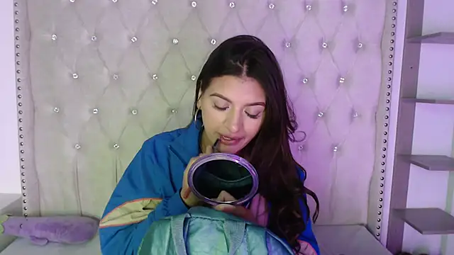 Snapshot of Abril_Squirt chatting on September 10, 2025, 8:47 am Abril Squirt online show from September 10, 2025, 8:47 am