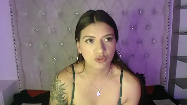 Snapshot of Abril_Squirt chatting on September 30, 2025, 8:30 am Abril Squirt online show from September 30, 2025, 8:30 am