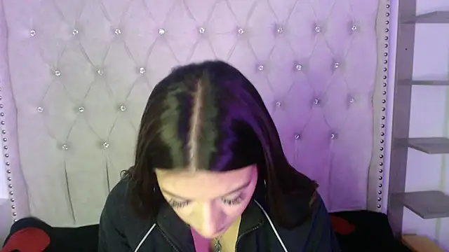 Snapshot of Abril_Squirt chatting on October 13, 2025, 3:17 am Abril Squirt online show from October 13, 2025, 3:17 am