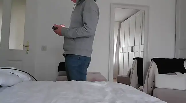 maxmueller321 online show from December 19, 2024, 10:02 am