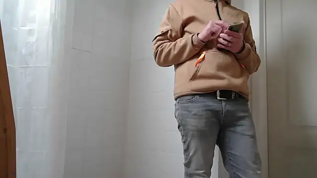 maxmueller321 online show from February 25, 2025, 11:08 am