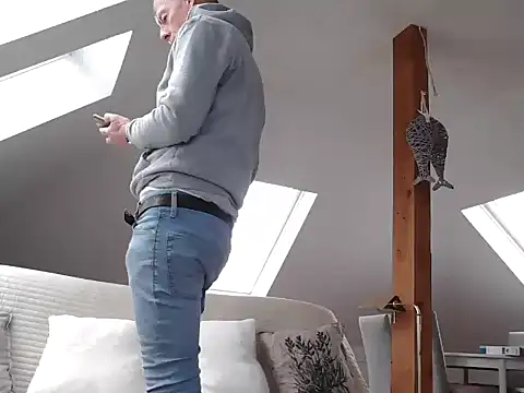 maxmueller321 online show from February 1, 2026, 9:08 am