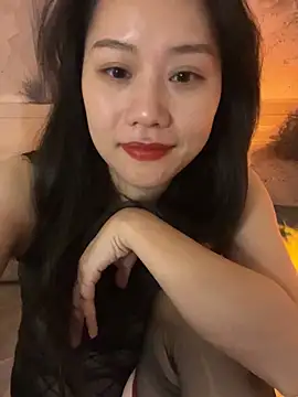 Eliza-E online show from December 18, 2025, 1:28 pm