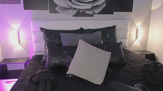 sofi bakerr online show from October 28, 2025, 11:36 am