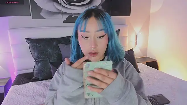 sofi bakerr online show from December 5, 2025, 11:52 am