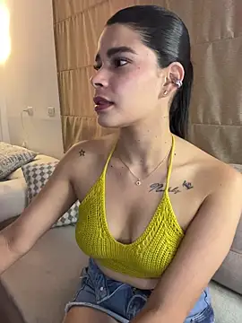 Snapshot of DaryRos chatting on February 19, 2026, 11:34 pm DaryRos online show from February 19, 2026, 11:34 pm