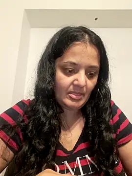 sarahhh1987 online show from January 5, 2026, 6:11 pm