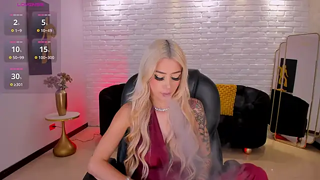 HannaConnor  online show from November 10, 2025, 8:41 pm