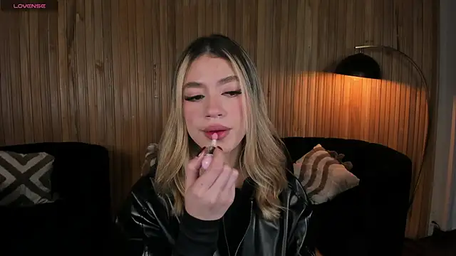 ViolettHansson online show from January 17, 2026, 11:26 am