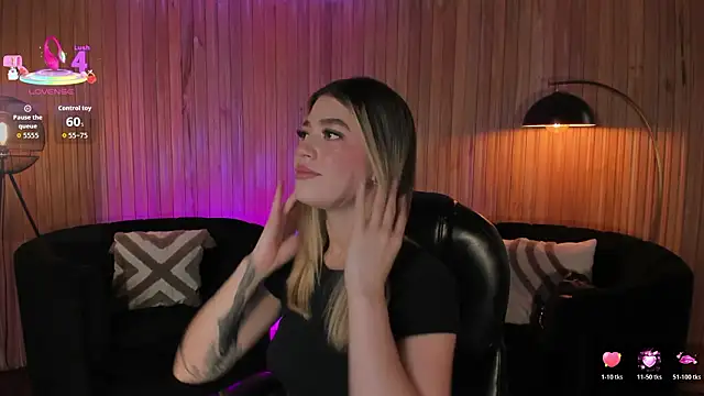 Snapshot of ViolettHansson chatting on February 24, 2026, 6:17 pm ViolettHansson online show from February 24, 2026, 6:17 pm