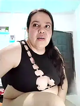 Snapshot of lunanataly chatting on January 1, 2025, 11:40 pm lunanataly online show from January 1, 2025, 11:40 pm