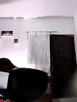 Snapshot of lunanataly chatting on January 21, 2025, 3:54 pm lunanataly online show from January 21, 2025, 3:54 pm
