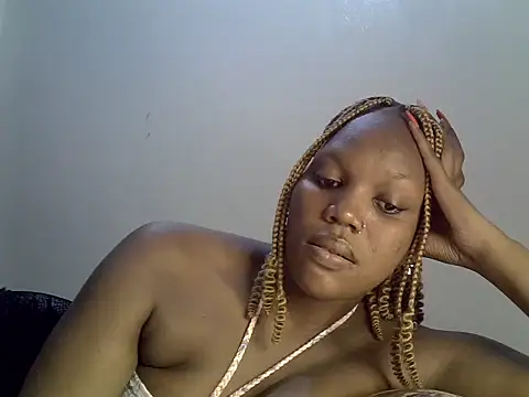 Pretty-sassy online show from February 6, 2025, 8:02 pm