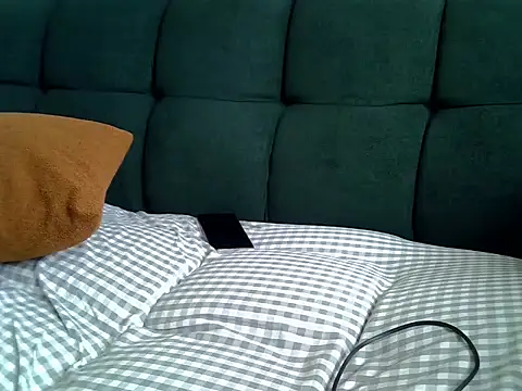 NATASHA LUCKY online show from April 21, 2026, 7:47 am