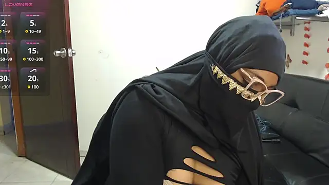 Snapshot of Aaliyah_brown chatting on March 19, 2025, 2:24 pm Aaliyah brown online show from March 19, 2025, 2:24 pm