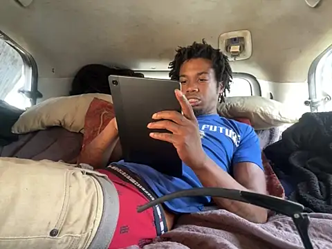 SlimeCrownzOut5 online show from September 28, 2025, 3:28 pm