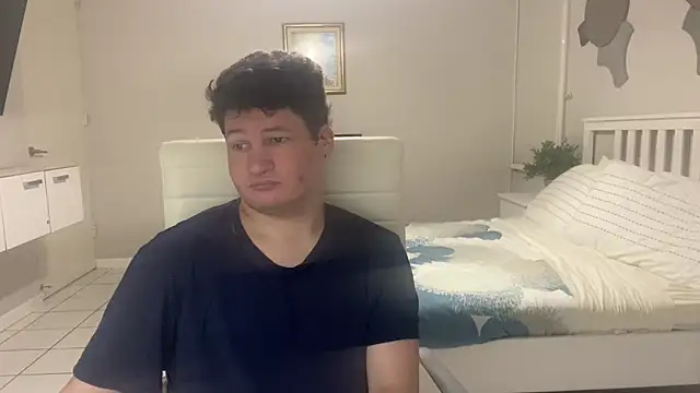 Snapshot of Lorenzo_hernandez chatting on February 12, 2025, 4:55 pm Lorenzo hernandez online show from February 12, 2025, 4:55 pm