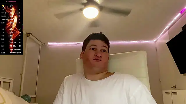 Snapshot of Lorenzo_hernandez chatting on September 27, 2025, 10:37 pm Lorenzo hernandez online show from September 27, 2025, 10:37 pm