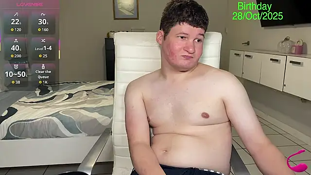 Snapshot of Lorenzo_hernandez chatting on October 13, 2025, 7:14 pm Lorenzo hernandez online show from October 13, 2025, 7:14 pm