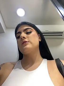 IrisBaker online show from October 22, 2025, 9:14 pm