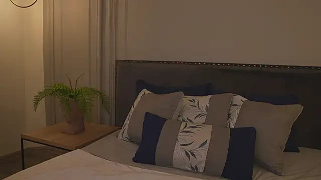 IrisBaker online show from February 12, 2026, 10:16 pm