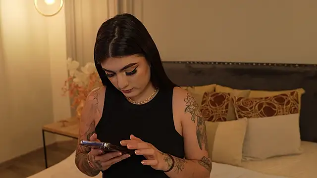 IrisBaker online show from March 31, 2026, 6:52 pm