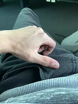 elatus0206 online show from April 29, 2026, 4:22 pm