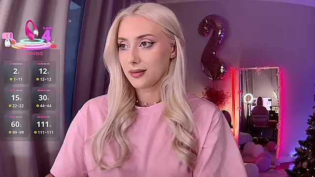 Snapshot of LoryWood chatting on February 7, 2026, 3:27 pm LoryWood online show from February 7, 2026, 3:27 pm