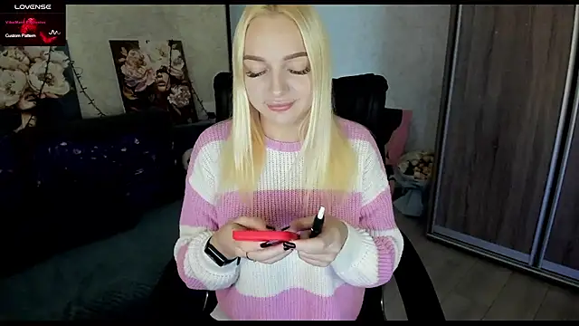 Snapshot of Stella__Cox chatting on October 30, 2025, 6:37 am Stella Cox online show from October 30, 2025, 6:37 am