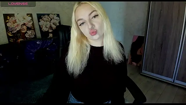 Snapshot of Stella__Cox chatting on November 7, 2025, 6:35 am Stella Cox online show from November 7, 2025, 6:35 am