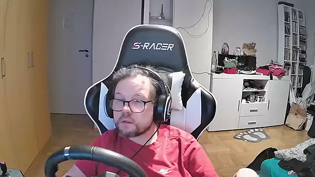 Snapshot of larsgessner30 chatting on October 28, 2025, 9:39 pm larsgessner30 online show from October 28, 2025, 9:39 pm