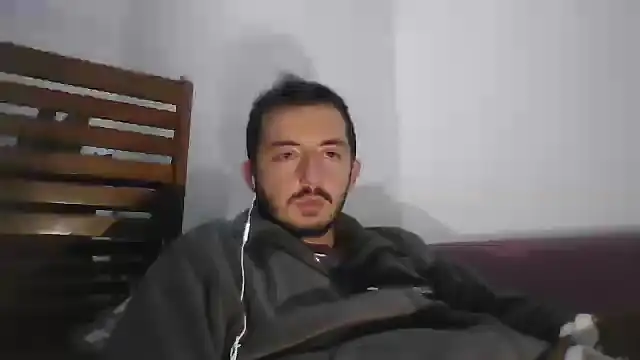 laynufff online show from December 6, 2024, 7:56 pm