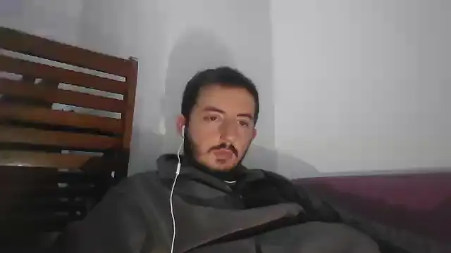 laynufff online show from December 9, 2024, 7:07 pm