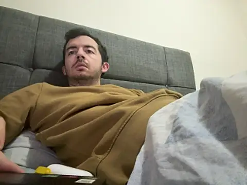 laynufff online show from March 18, 2026, 4:48 am