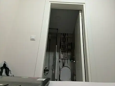 laynufff online show from March 29, 2026, 7:36 pm