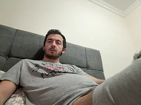laynufff online show from May 24, 2026, 5:51 pm