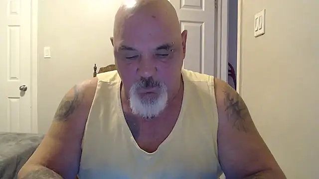 Snapshot of Newfiesausage1972 chatting on February 5, 2025, 2:37 pm Newfiesausage1972 online show from February 5, 2025, 2:37 pm