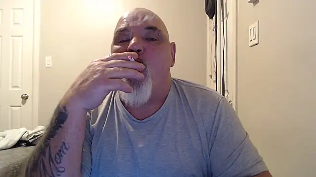 Snapshot of Newfiesausage1972 chatting on February 6, 2025, 2:26 pm Newfiesausage1972 online show from February 6, 2025, 2:26 pm