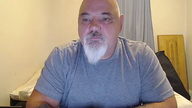 Snapshot of Newfiesausage1972 chatting on September 11, 2025, 11:43 am Newfiesausage1972 online show from September 11, 2025, 11:43 am