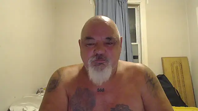 Snapshot of Newfiesausage1972 chatting on September 17, 2025, 9:33 am Newfiesausage1972 online show from September 17, 2025, 9:33 am