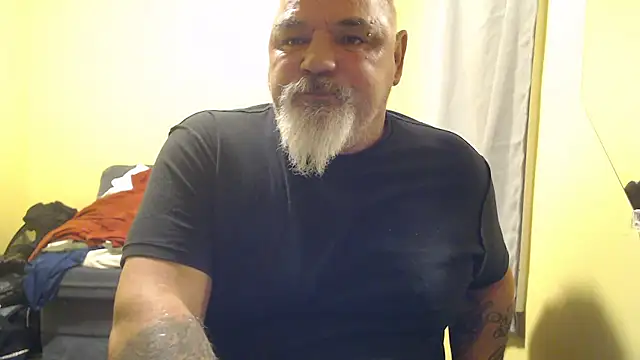 Snapshot of Newfiesausage1972 chatting on November 1, 2025, 10:56 pm Newfiesausage1972 online show from November 1, 2025, 10:56 pm